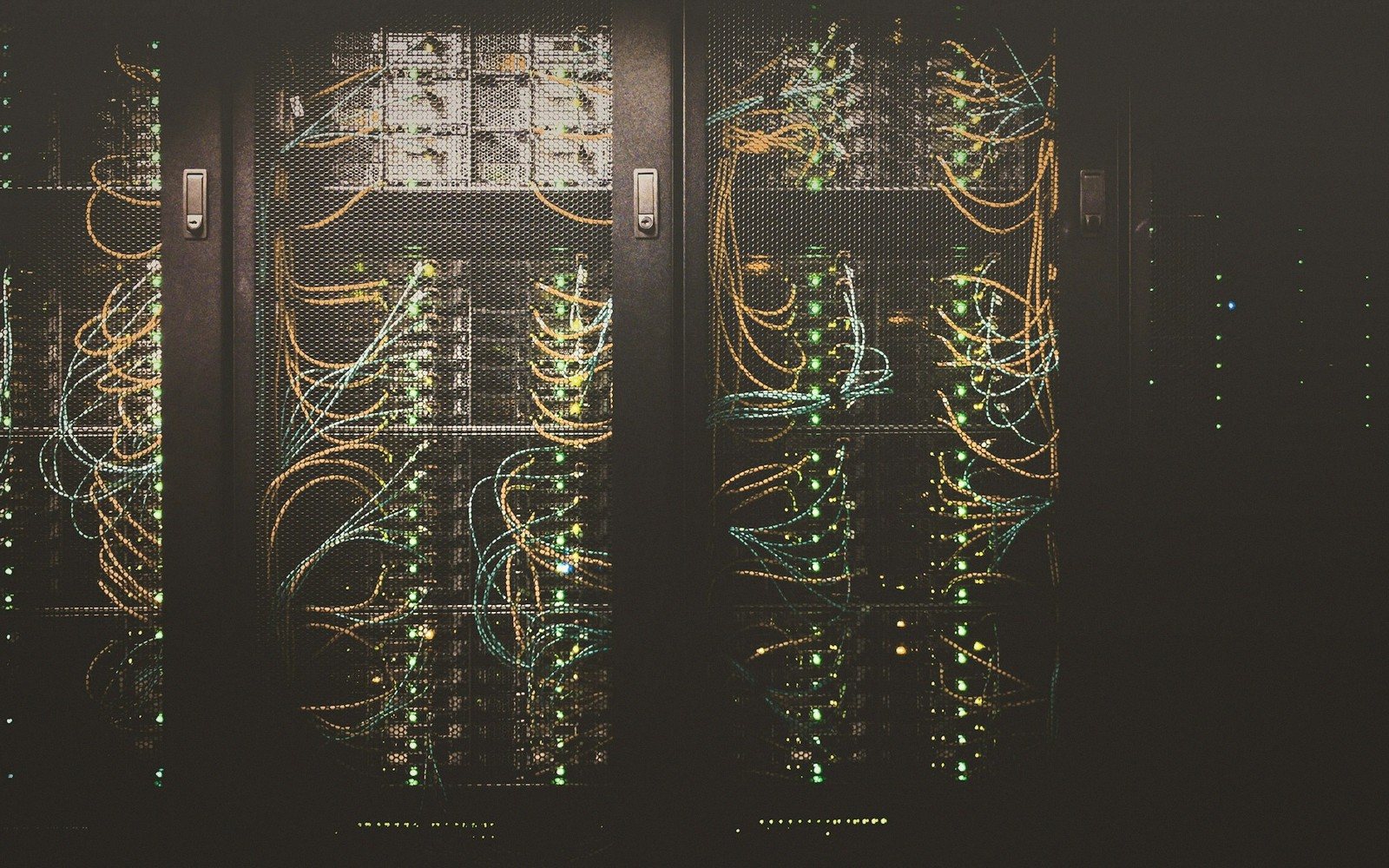 Server / cloud graphic
